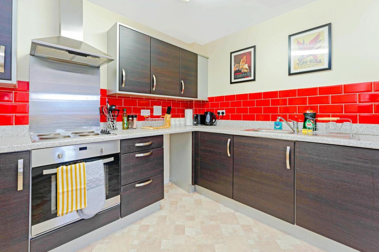 Modern & Spacious 2 Bedroom Serviced Apartment Next To Lochend Park - Private Underground Parking & Lift Available - Close To Edinburgh City Centre Eksteriør bilde