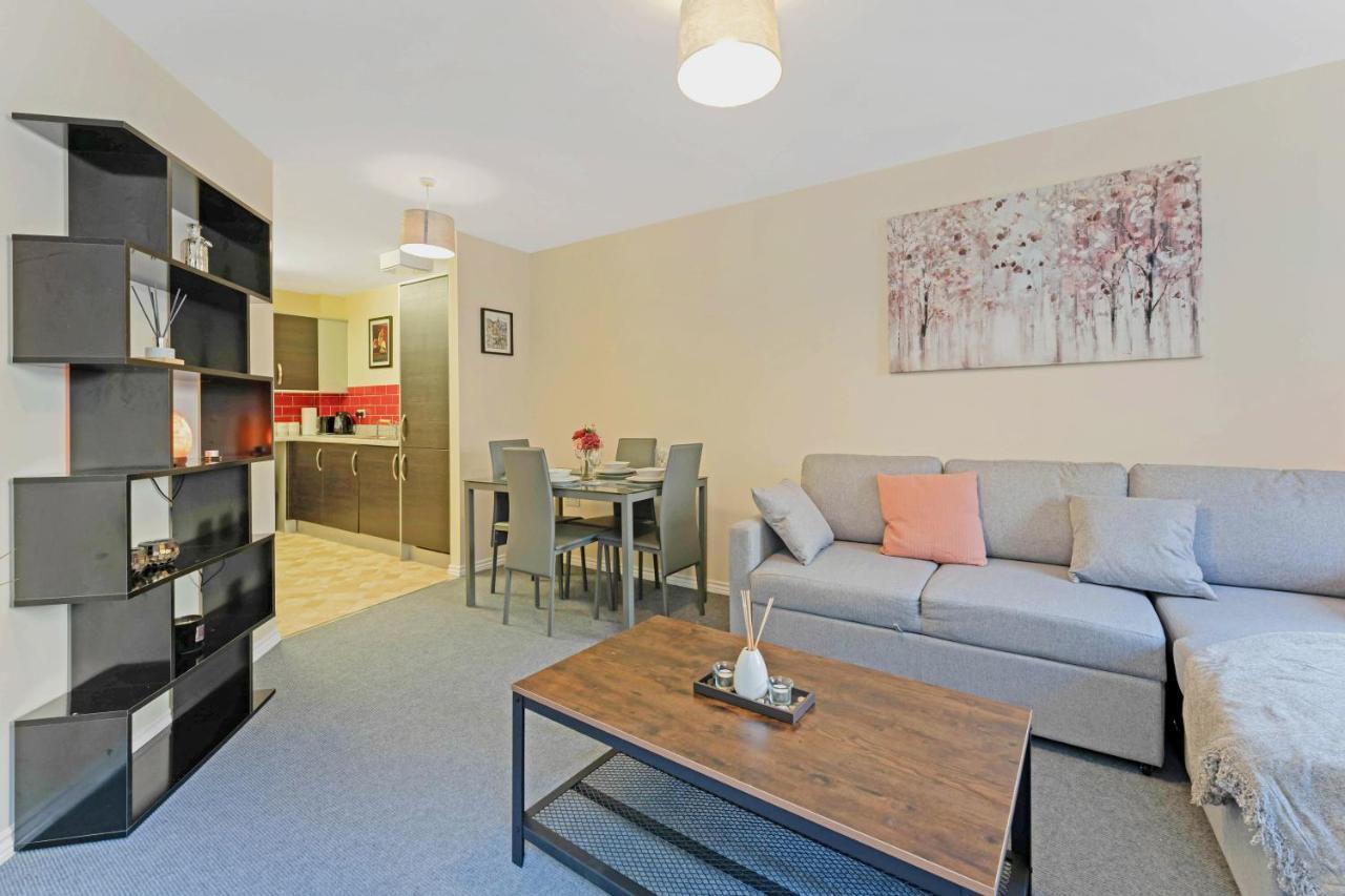 Modern & Spacious 2 Bedroom Serviced Apartment Next To Lochend Park - Private Underground Parking & Lift Available - Close To Edinburgh City Centre Eksteriør bilde