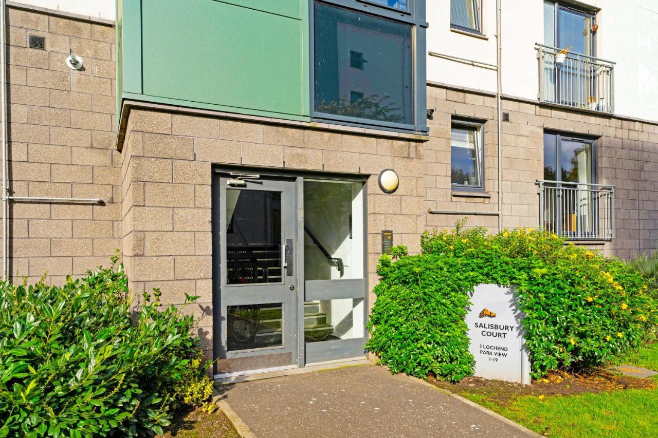 Modern & Spacious 2 Bedroom Serviced Apartment Next To Lochend Park - Private Underground Parking & Lift Available - Close To Edinburgh City Centre Eksteriør bilde
