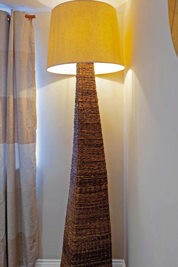 Modern & Spacious 2 Bedroom Serviced Apartment Next To Lochend Park - Private Underground Parking & Lift Available - Close To Edinburgh City Centre Eksteriør bilde