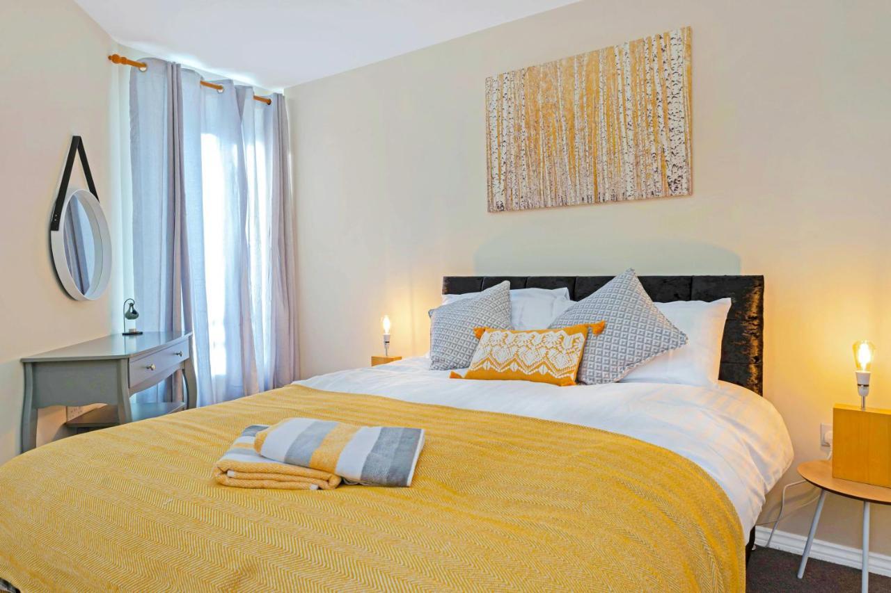 Modern & Spacious 2 Bedroom Serviced Apartment Next To Lochend Park - Private Underground Parking & Lift Available - Close To Edinburgh City Centre Eksteriør bilde